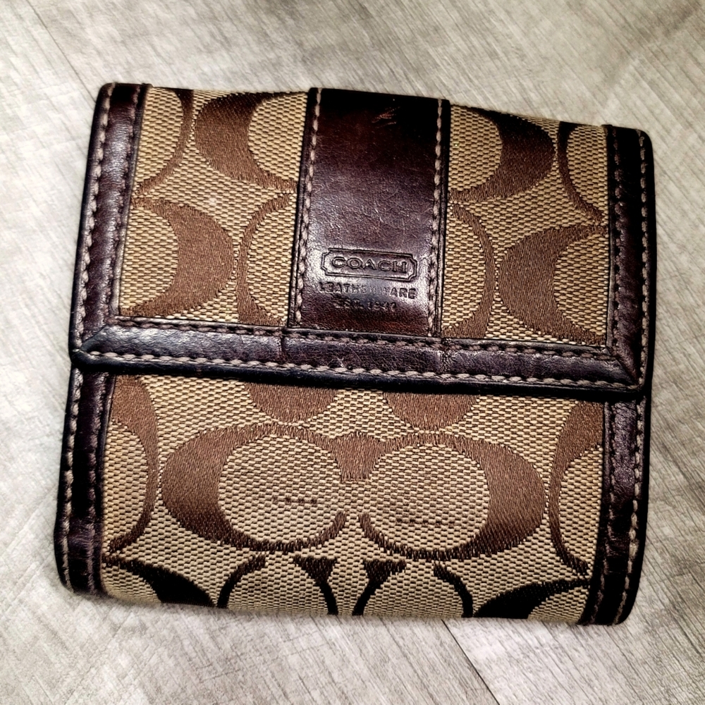 Coach Wallet - Picture 1 of 6